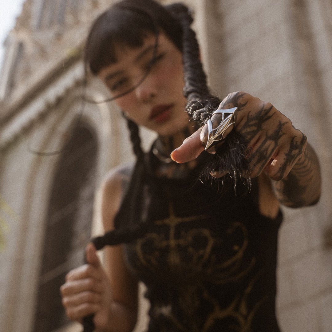 AKAK Scepter Fang Knuckle Ring - AKAK BODYJEWELRY - ear - tunnel