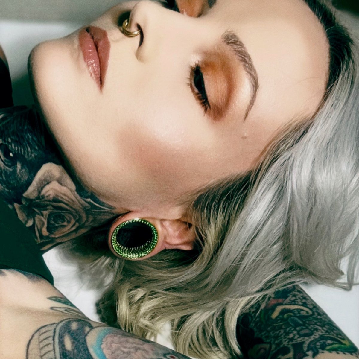 Green Zircon 14K Gold Stars Shining Tunnel(2Pcs) - AKAK BODYJEWELRY - ear - tunnel