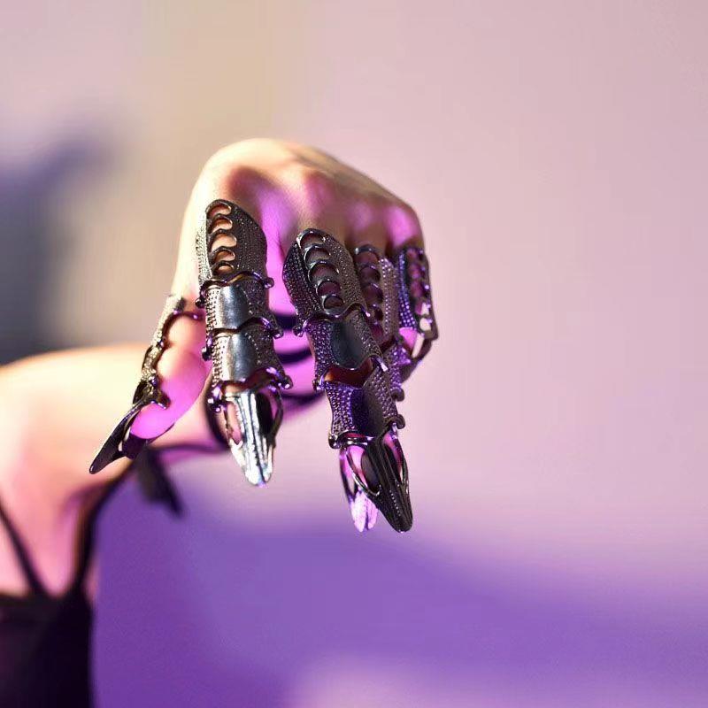 Revenant Skull Knuckle Ring - AKAK BODYJEWELRY - ear - tunnel