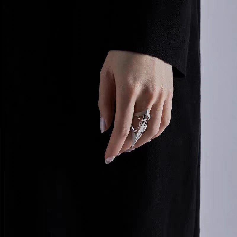 Scepter Fang Knuckle Ring - AKAK BODYJEWELRY - ear - tunnel