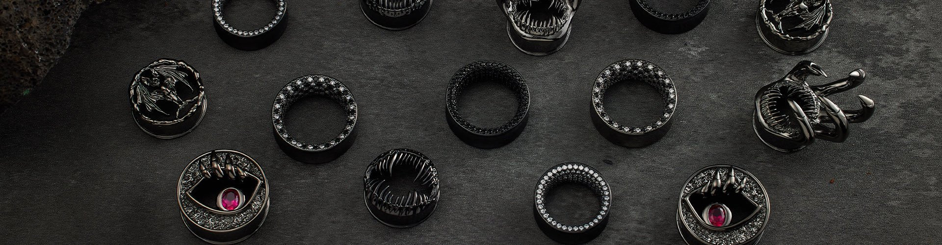 Black Ear Tunnel - AKAK BODYJEWELRY