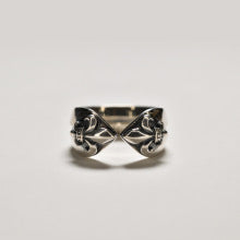 Iris-Inspired Ring
