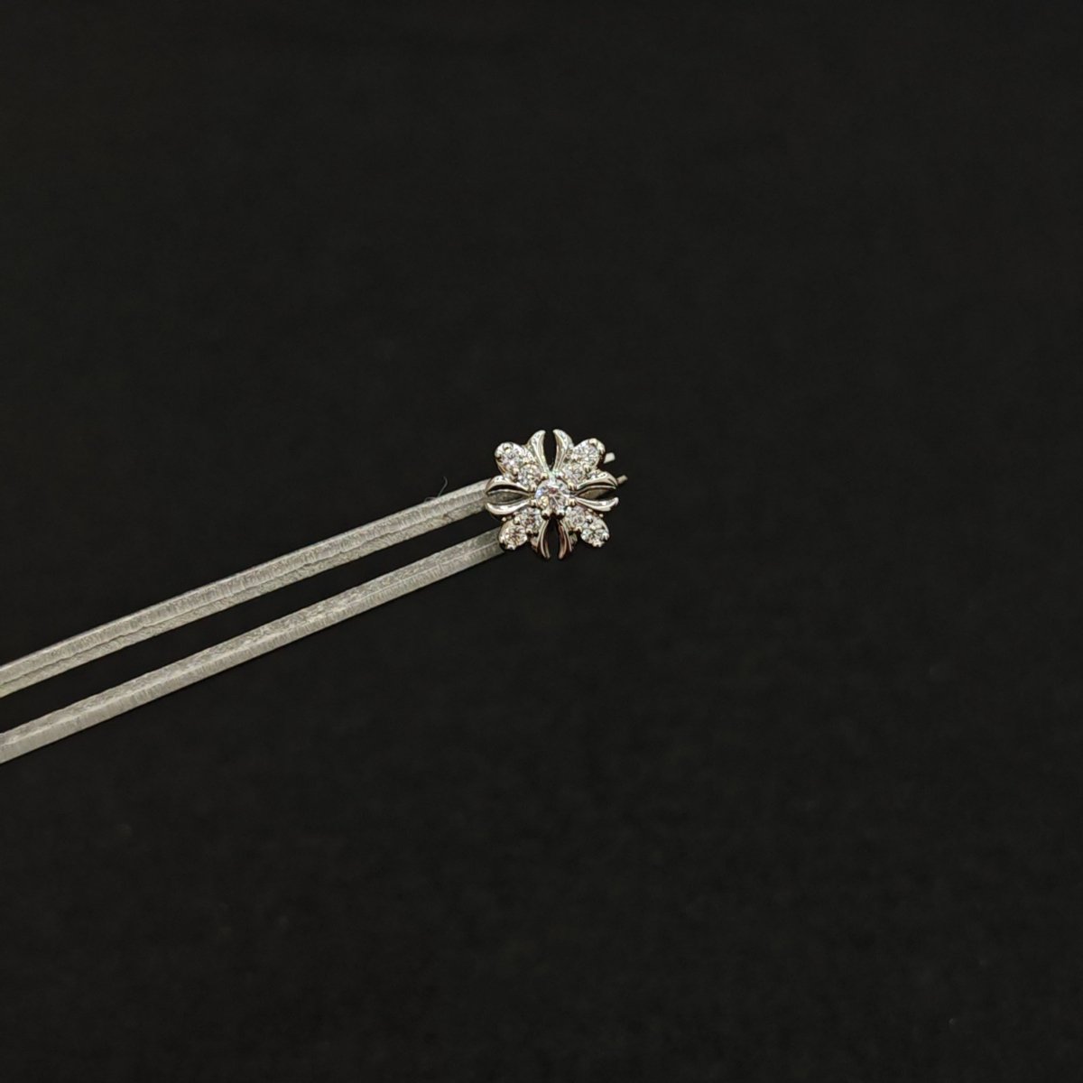 Titanium Snowflake Zircon Cartilage Piercing Stud – Sold Individually | Ear, Nose & Body Jewelry - AKAK BODYJEWELRY-ear-tunnel
