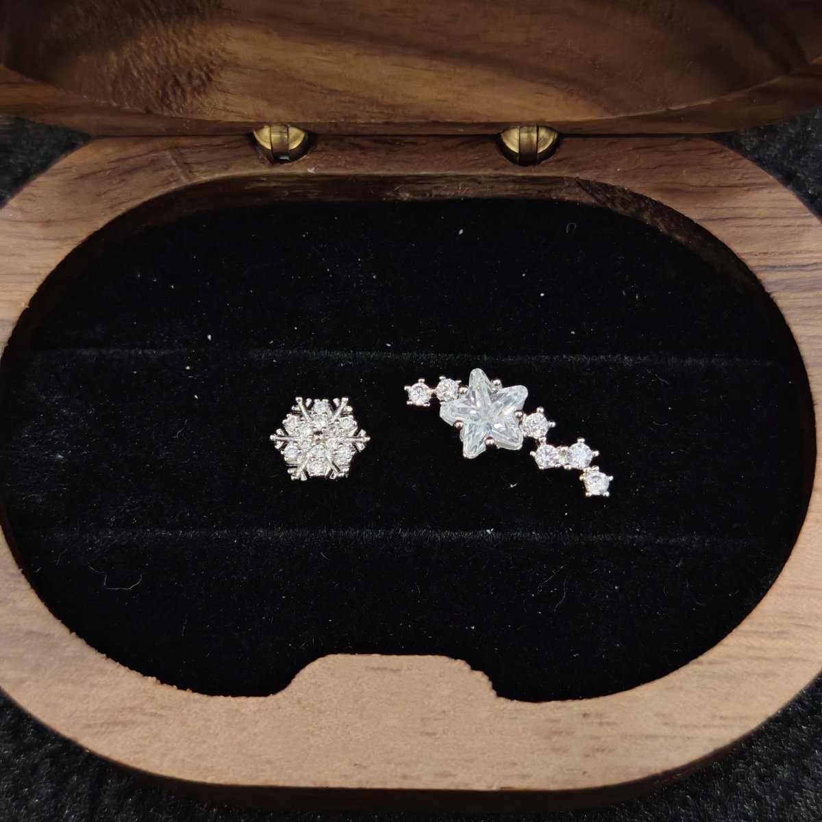 Titanium Star Cluster & Snowflake CZ Piercing Stu| 1PC – Flat Back Labret | Ear Nose Body Jewelry - AKAK BODYJEWELRY-ear-tunnel