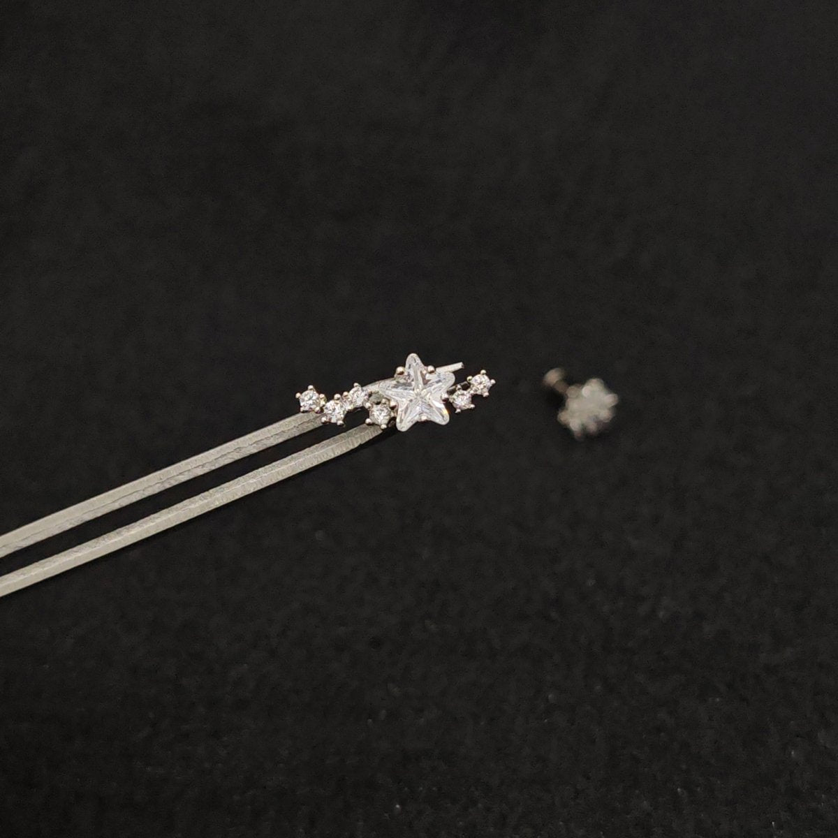 Titanium Star Cluster & Snowflake CZ Piercing Stu| 1PC – Flat Back Labret | Ear Nose Body Jewelry - AKAK BODYJEWELRY-ear-tunnel